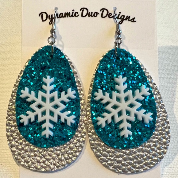 Snowflake ❄️ Faux leather glitter earrings - Picture 4 of 5